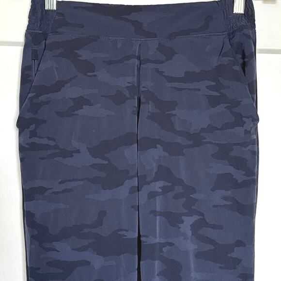 Athleta Brooklyn Camo Jogger Textured Navy Blue Comfort Sport Travel Size 6P - Picture 5 of 9